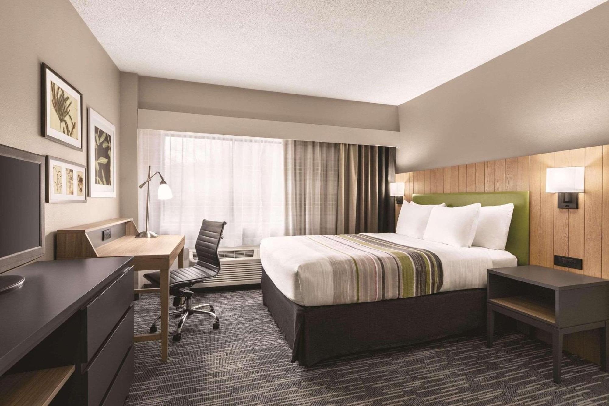 Hotel Country & By Radisson, East Busch Gardens , Va 3*
