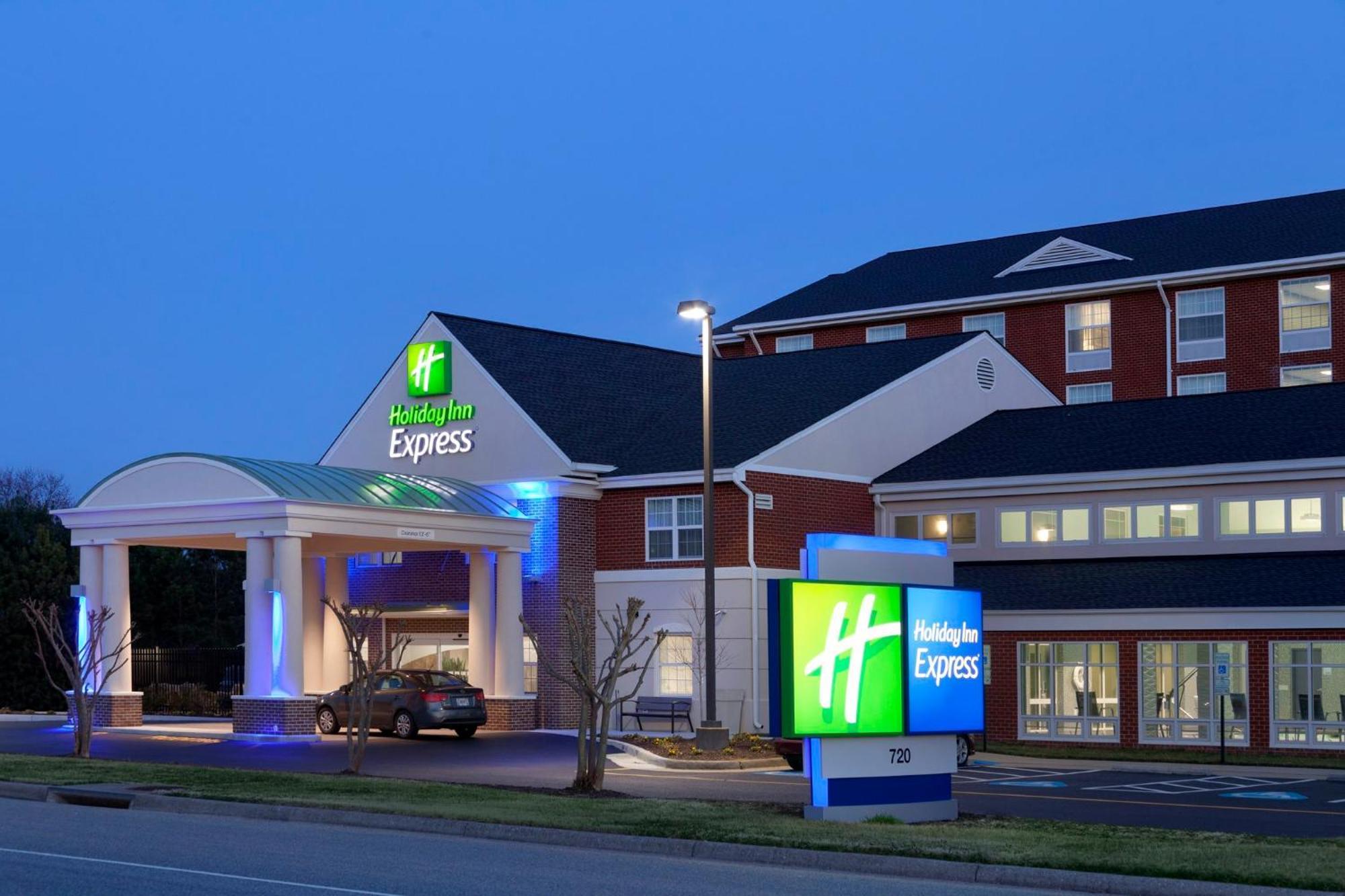 Express Williamsburg North By Ihg 2*