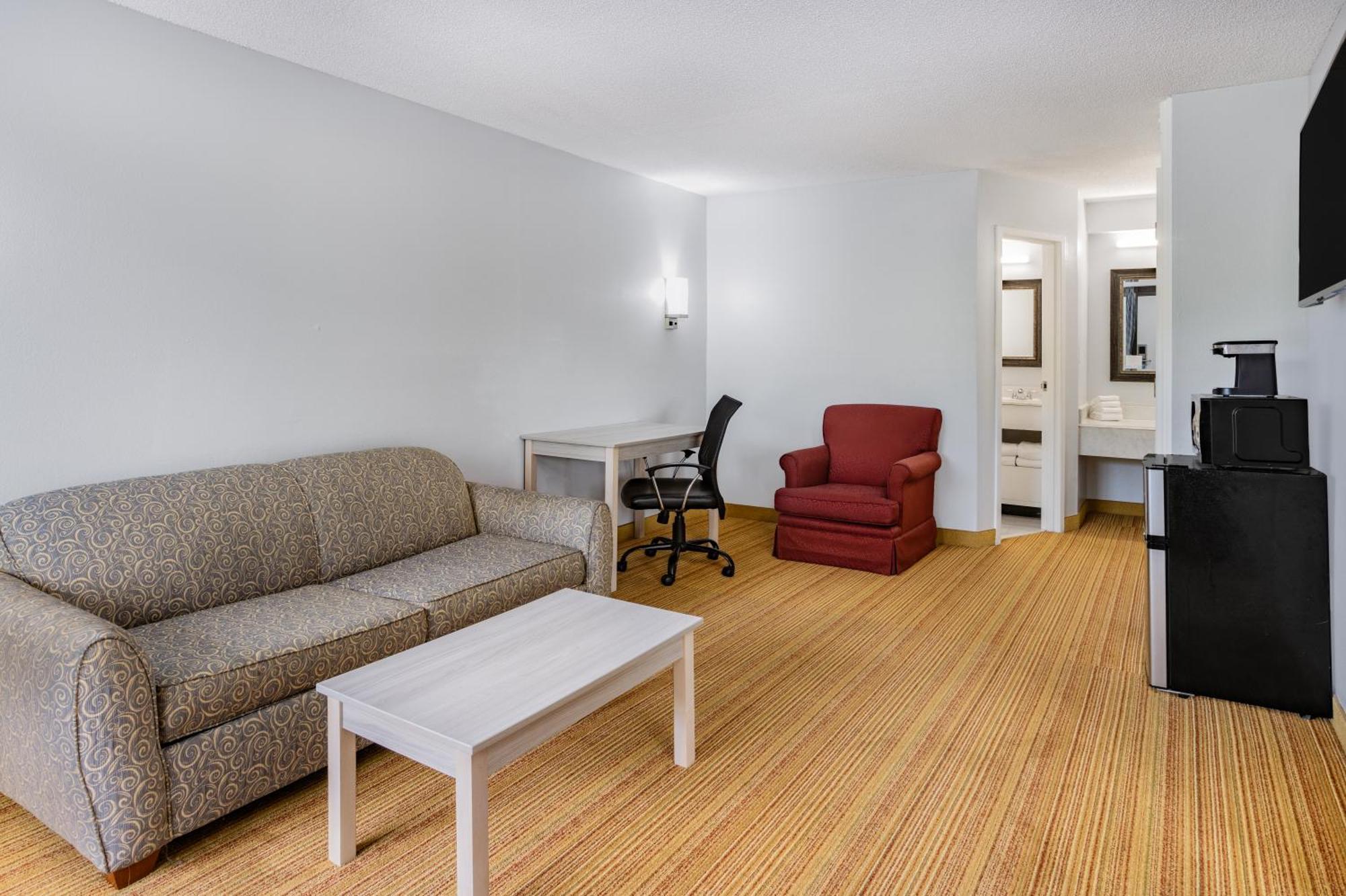 Hotel Days & By Wyndham Colonial 2*