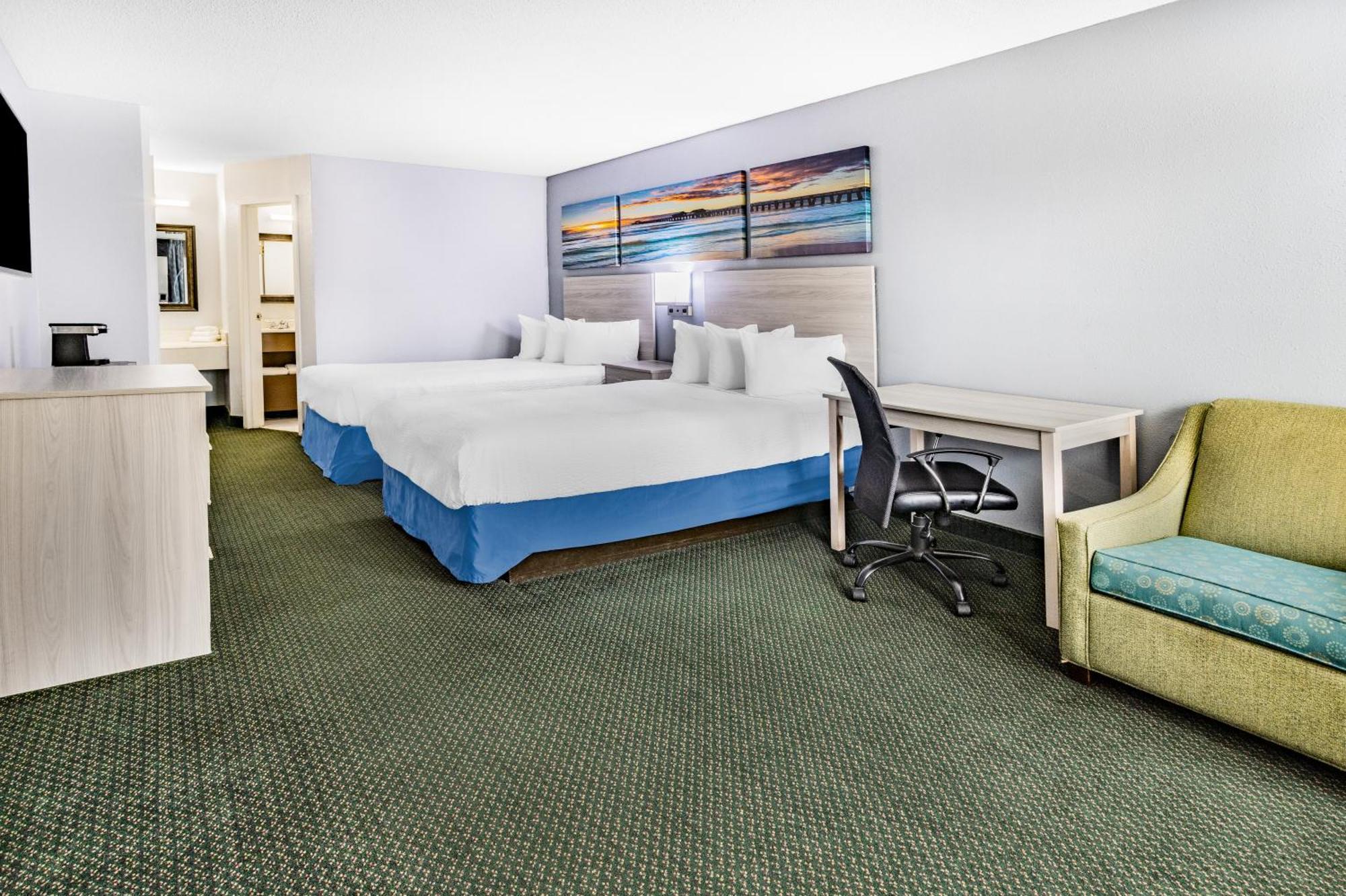 Hotel Days & By Wyndham Colonial