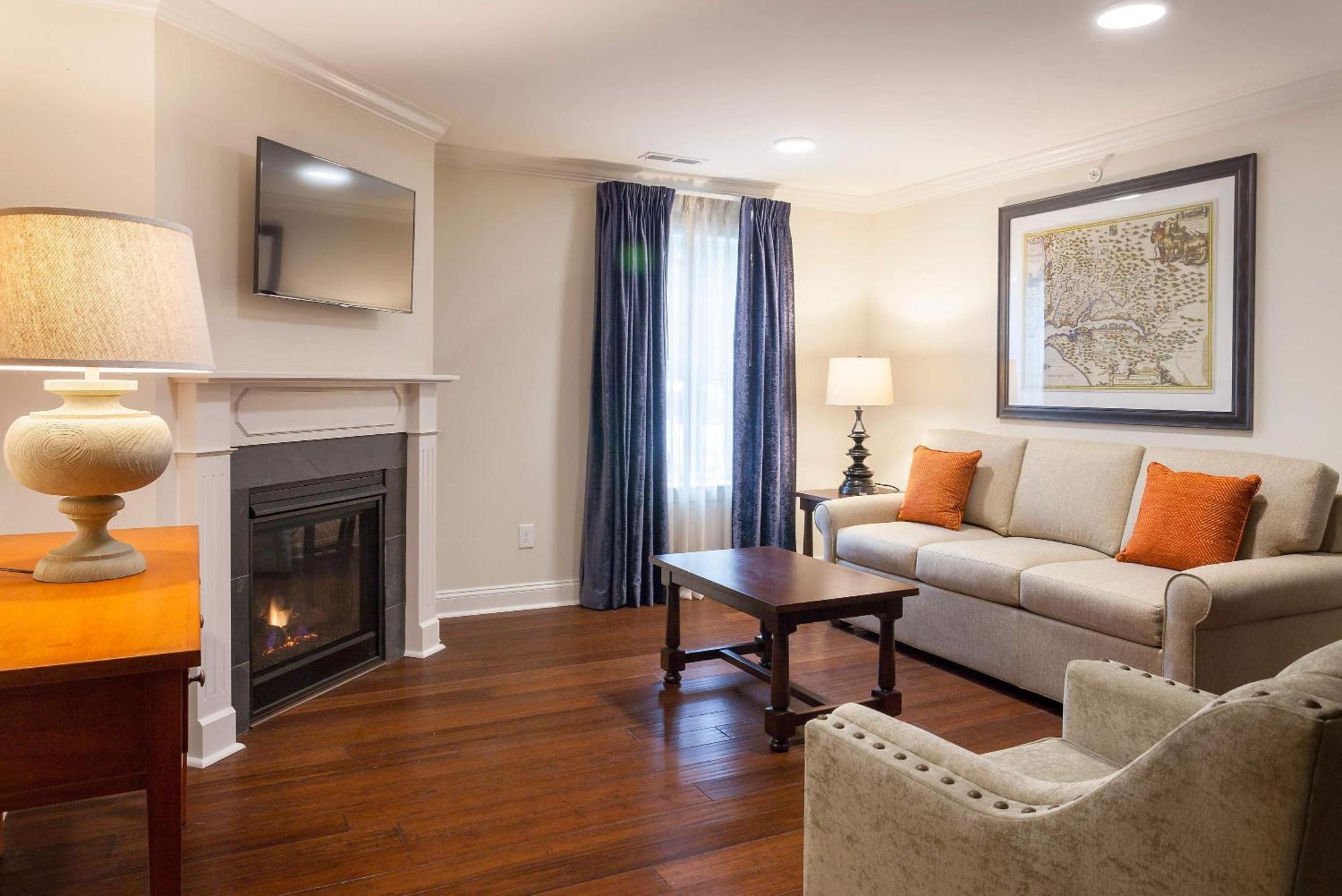 Bluegreen Vacations Patrick Henry Sqr, Ascend Collection Hotel Williamsburg