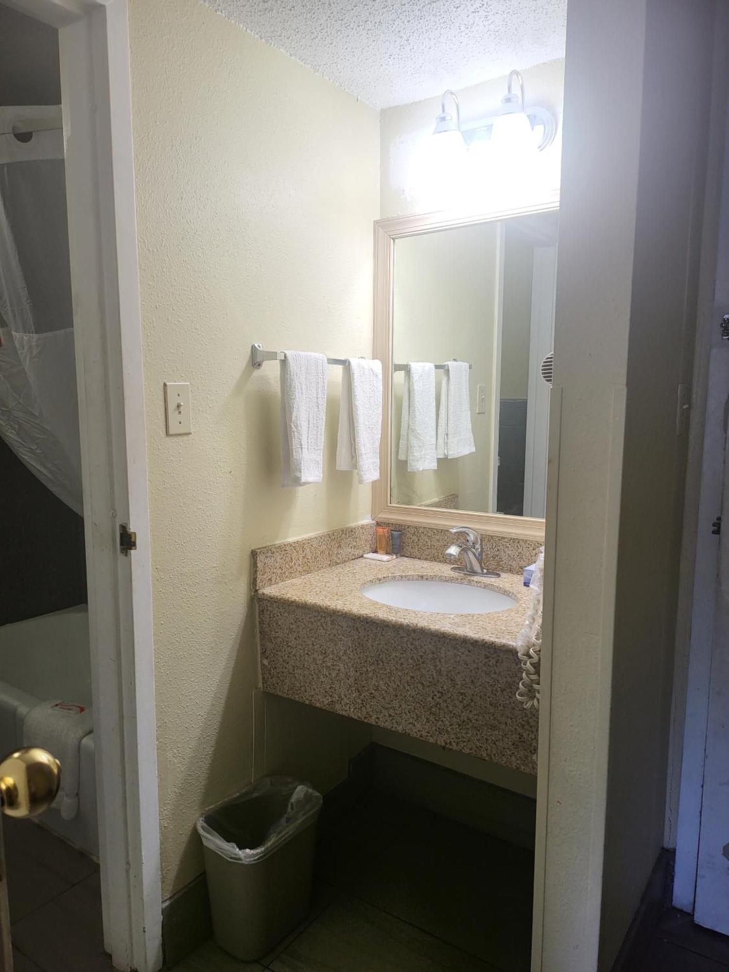 Hotel Baymont By Wyndham Williamsburg