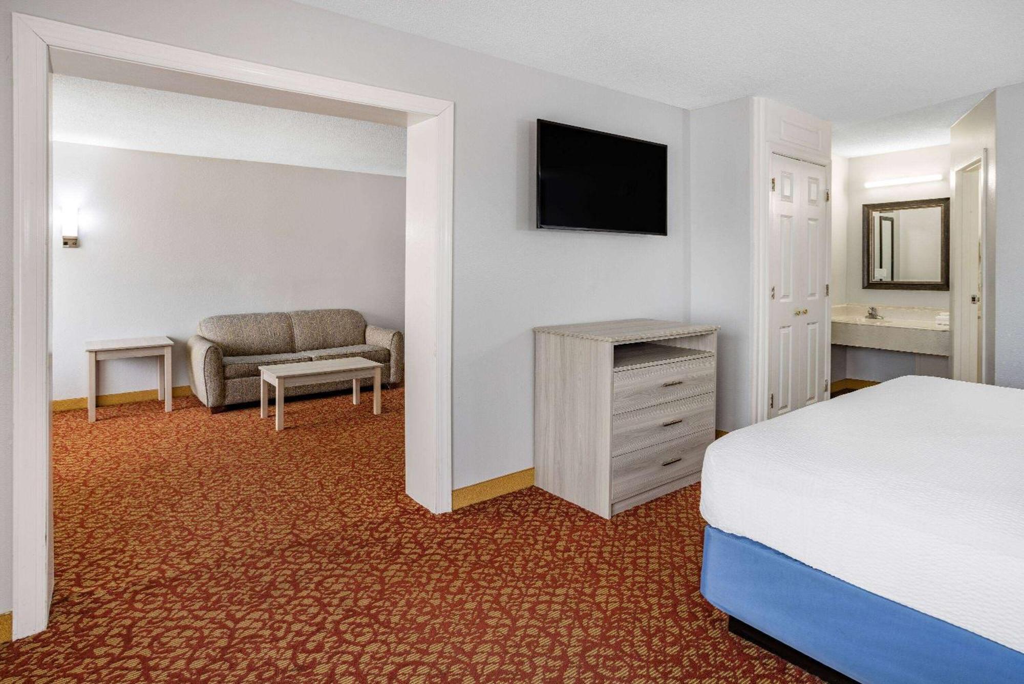 Hotel Days & By Wyndham Colonial 2*