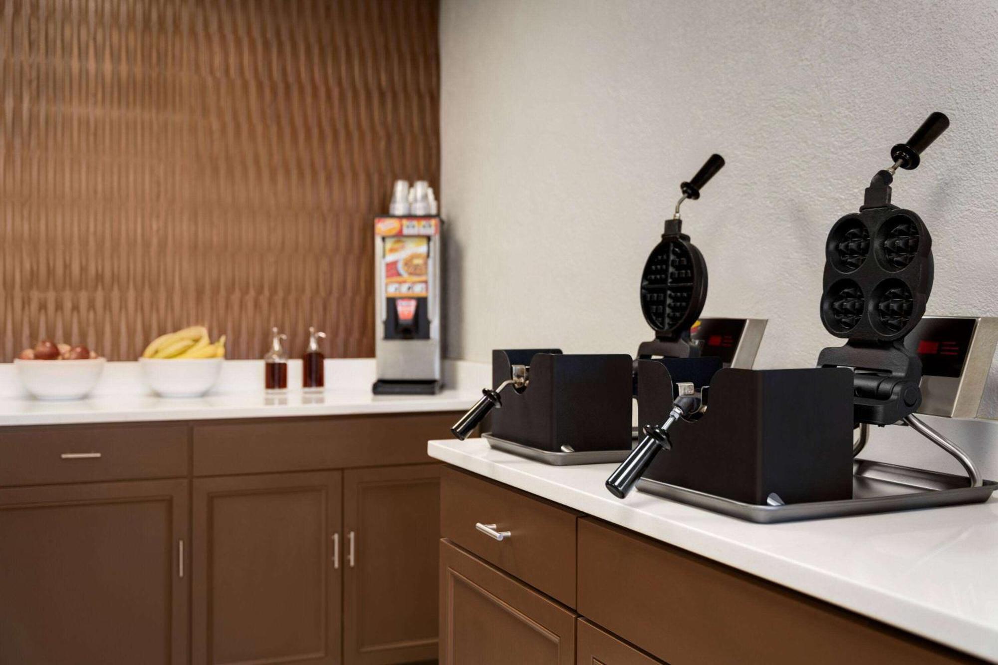 Wingate By Wyndham Hotel 2*