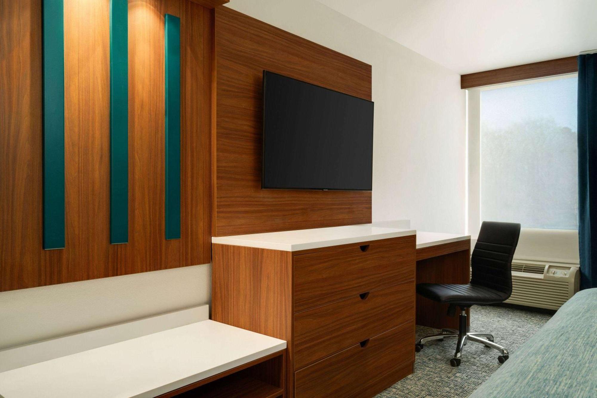 Wingate By Wyndham Hotel