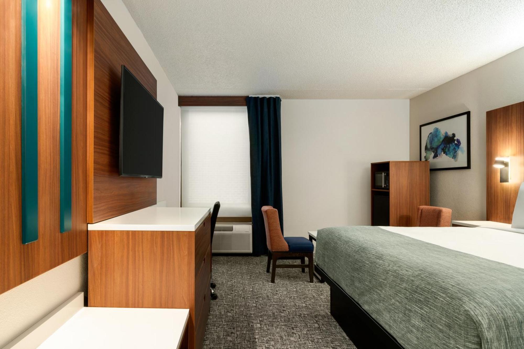 Wingate By Wyndham Hotel 2*