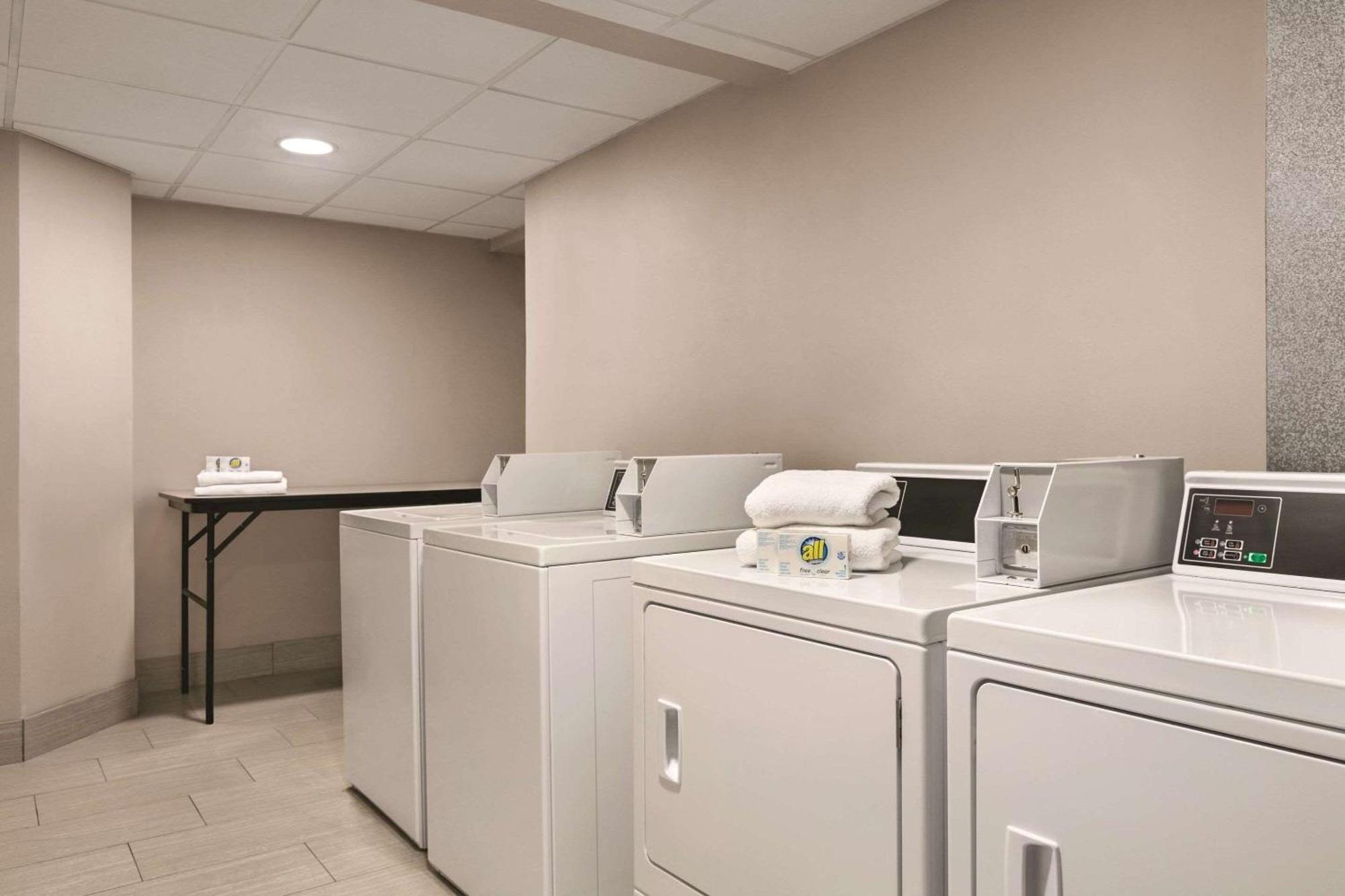 Country & By Radisson, East Busch Gardens , Va 3* Williamsburg