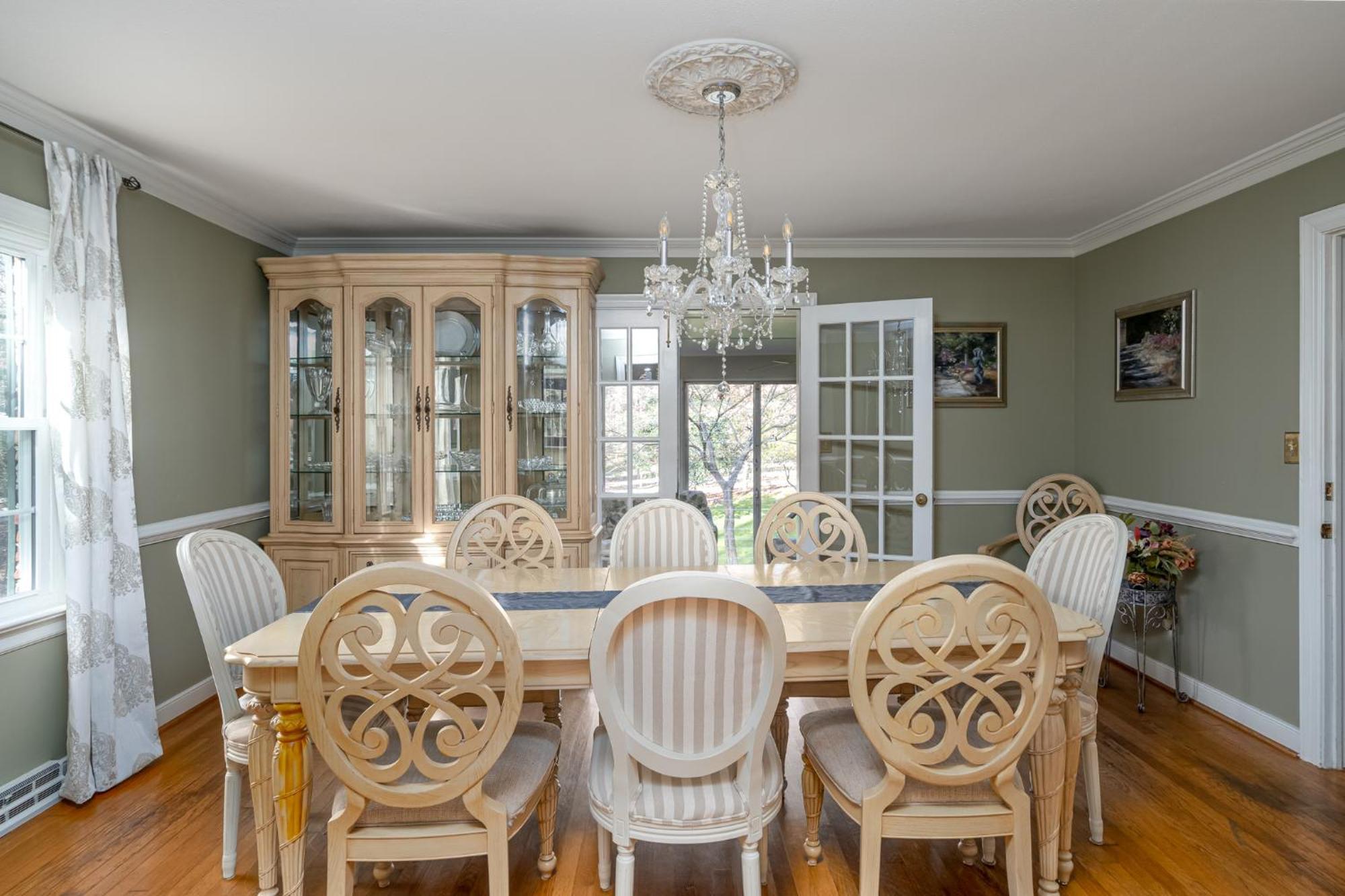 Colonial Gardens Bed & Breakfast *