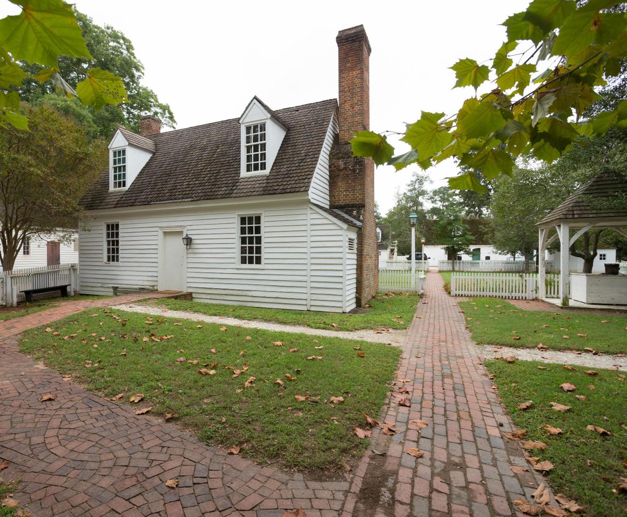 Colonial Houses, An Official Colonial 5*