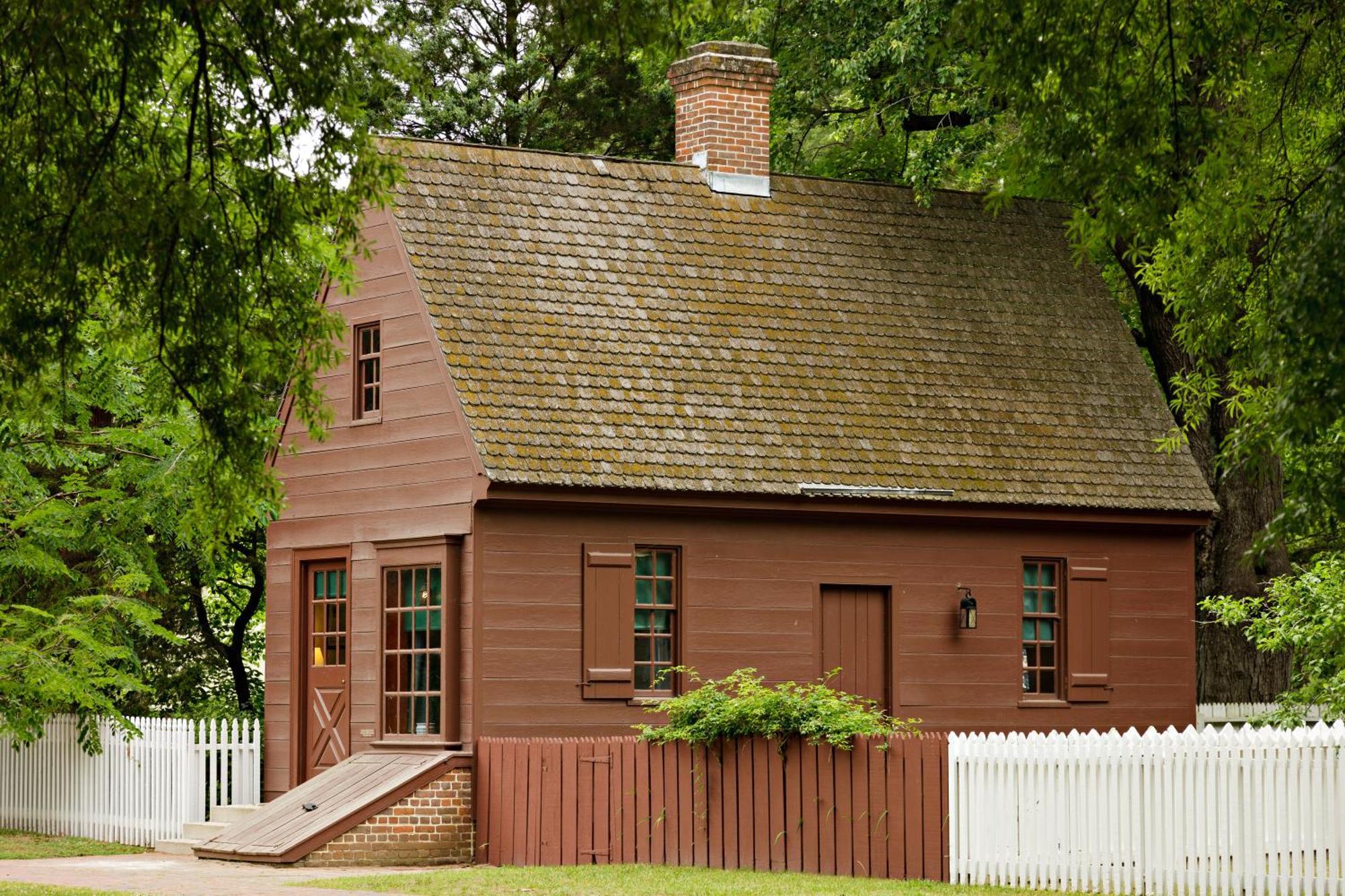 Colonial Houses, An Official Colonial 5* Williamsburg