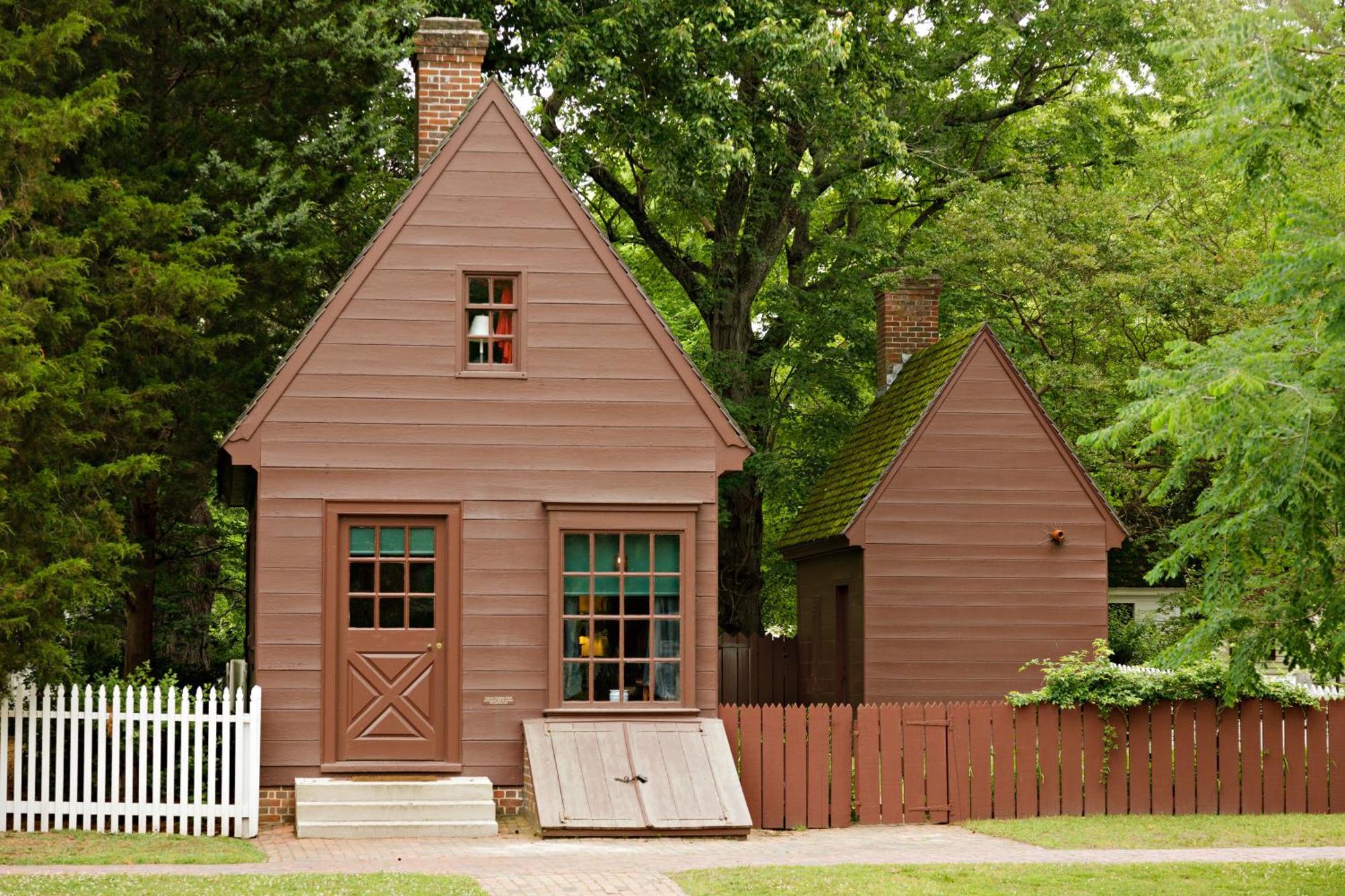 Colonial Houses, An Official Colonial