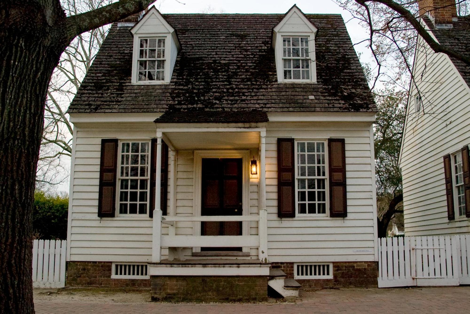 Colonial Houses, An Official Colonial 5*