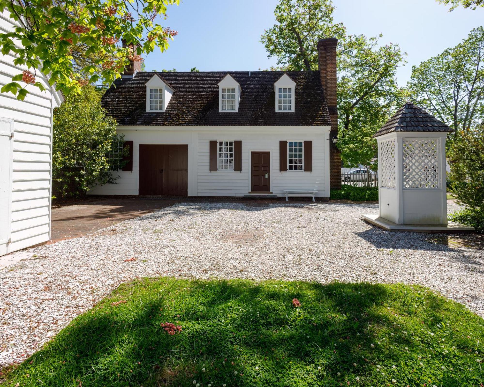 Colonial Houses, An Official Colonial