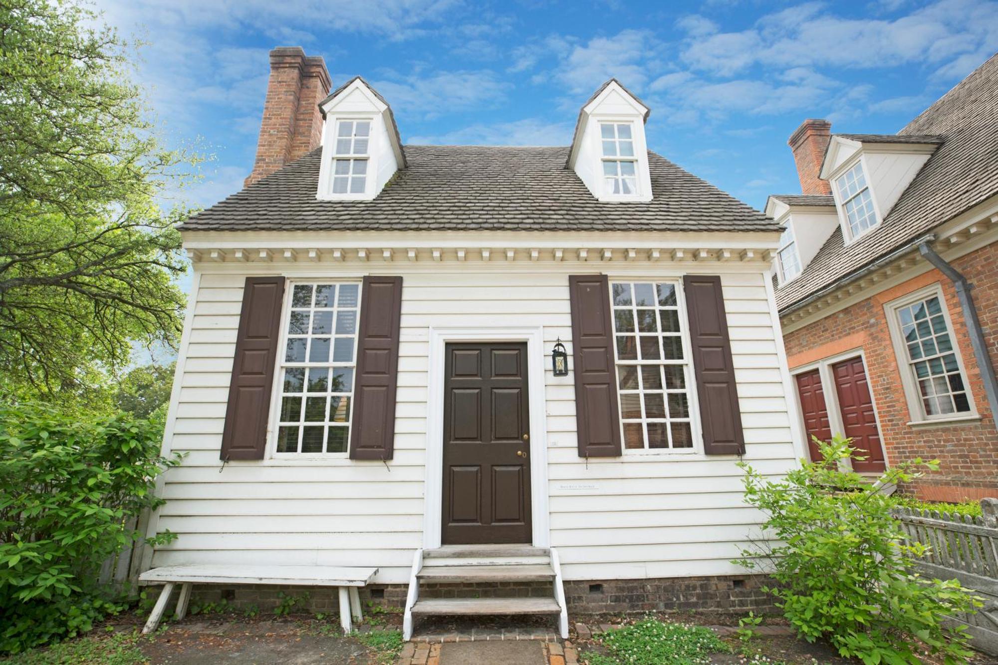 Colonial Houses, An Official Colonial 5*