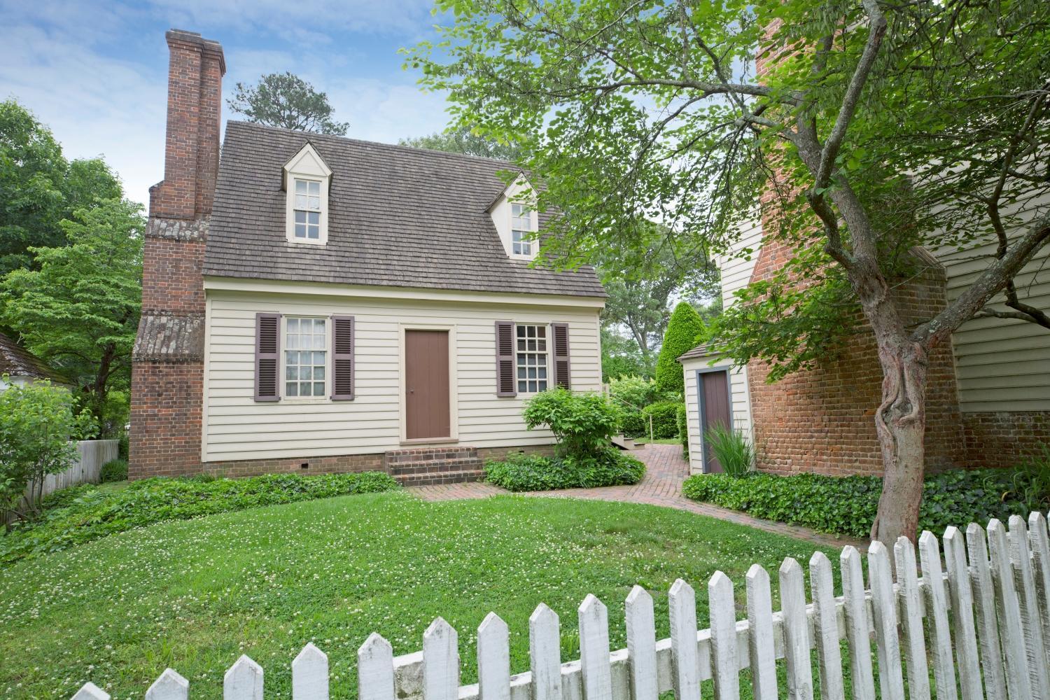 Colonial Houses, An Official Colonial 5*