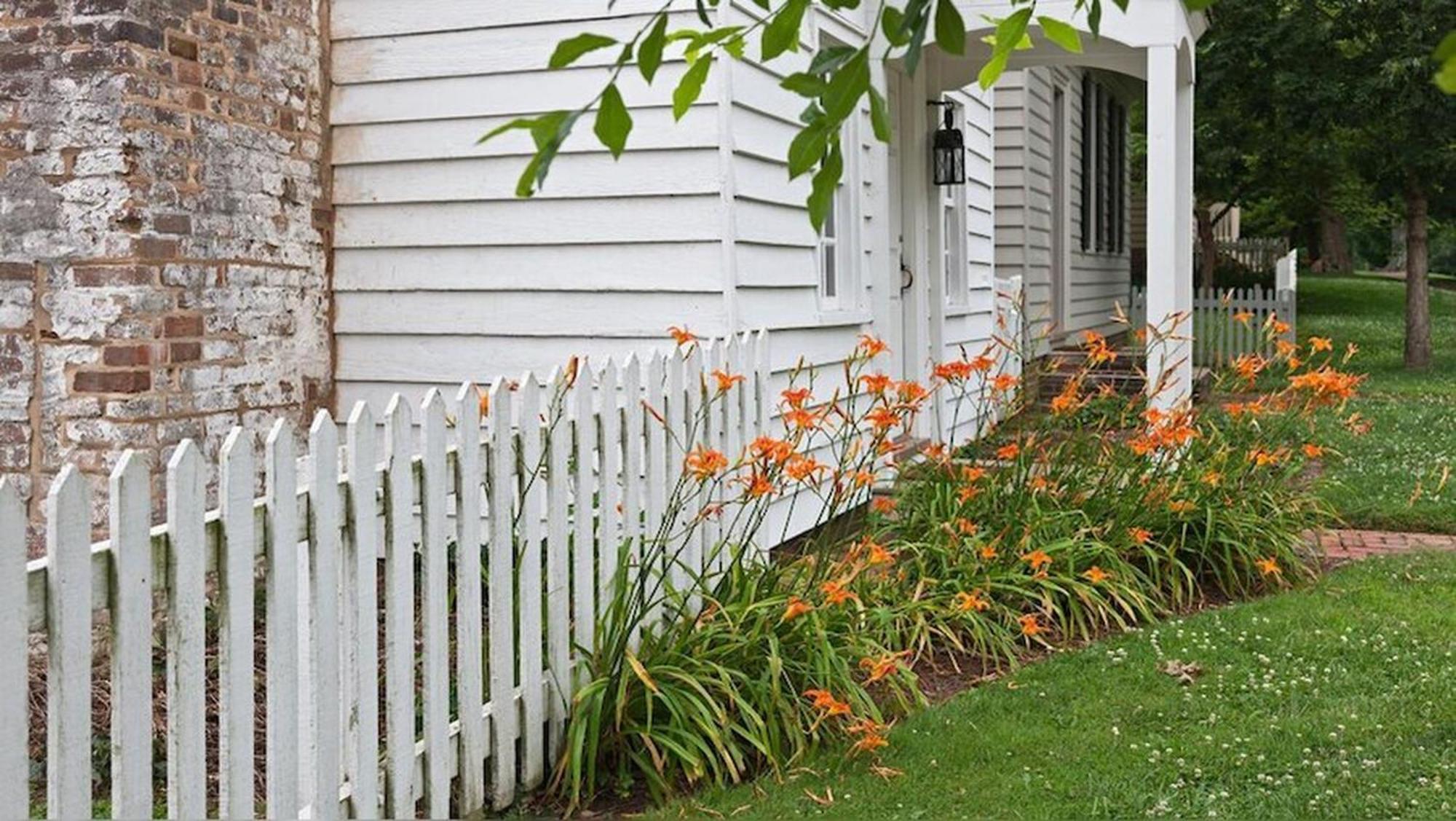 Colonial Houses, An Official Colonial 5*