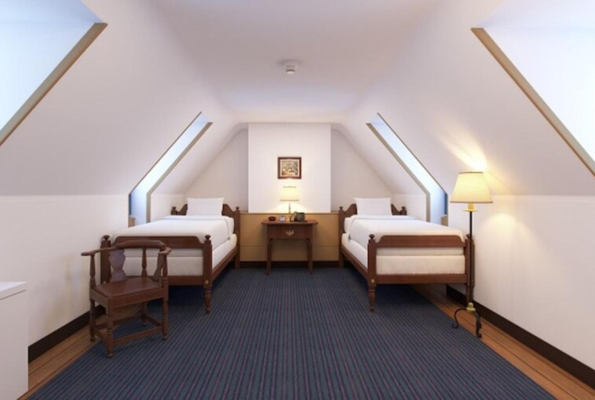 Hotel Colonial Houses, An Official Colonial
