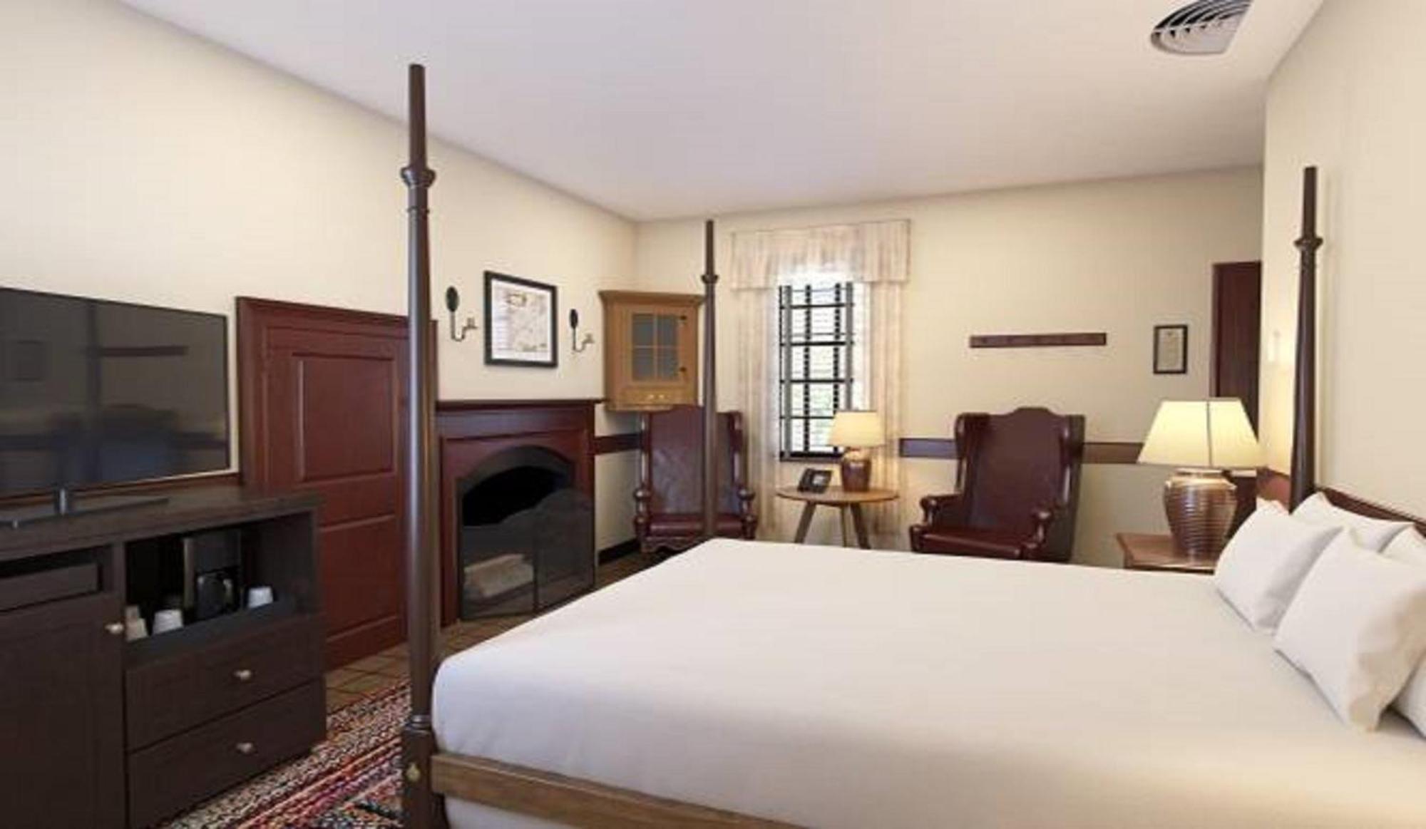 Colonial Houses, An Official Colonial Williamsburg
