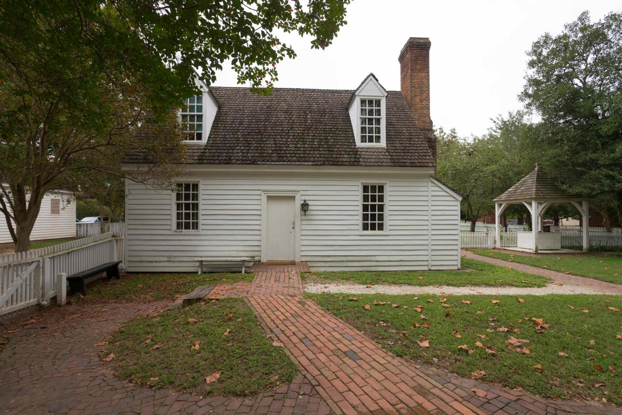 Colonial Houses, An Official Colonial