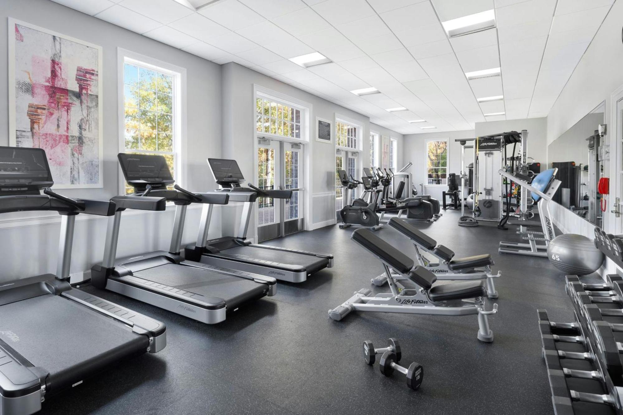 Hotel Marriott's Manor Club At Ford's Colony 4*