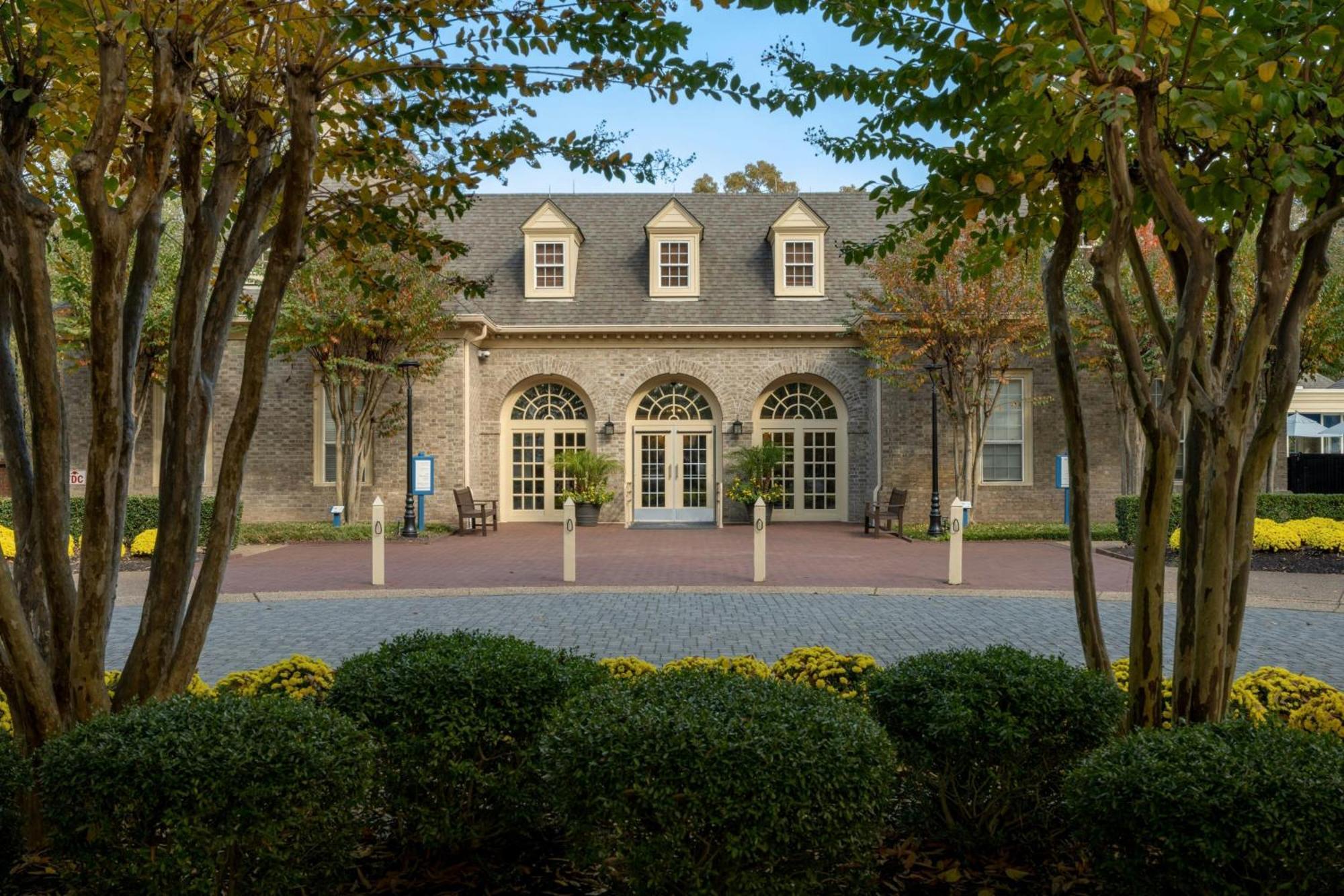 Marriott's Manor Club At Ford's Colony Hotel