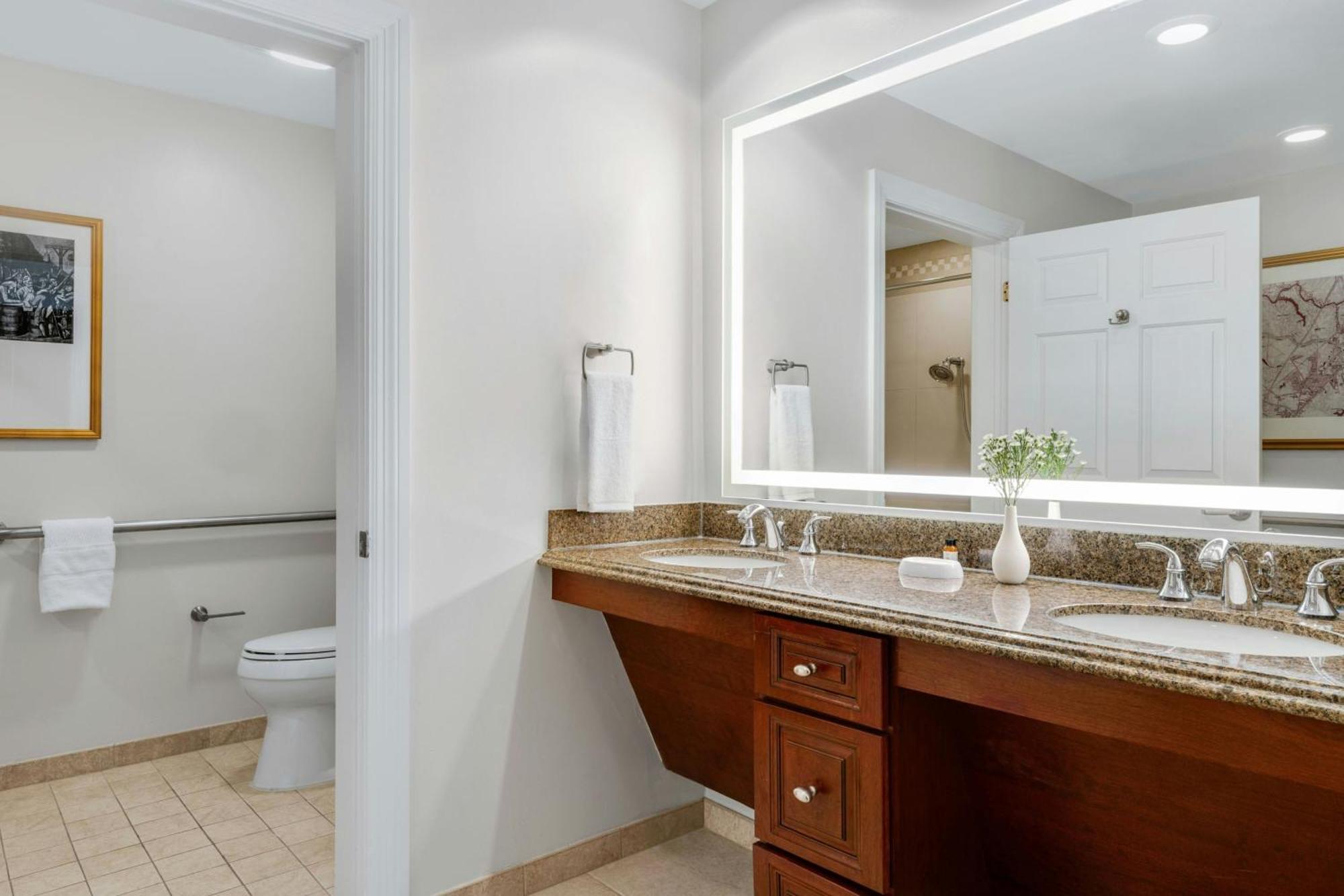 Marriott's Manor Club At Ford's Colony Hotel 4*