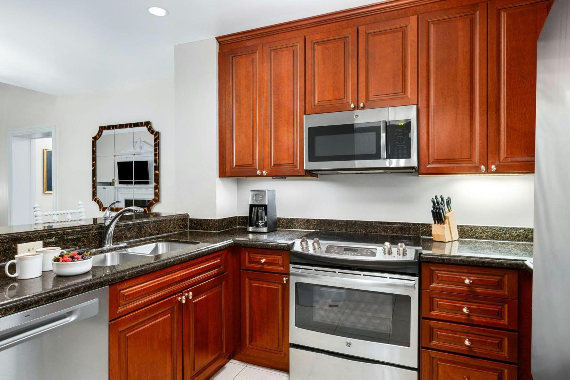 Hotel Marriott's Manor Club At Ford's Colony 4*
