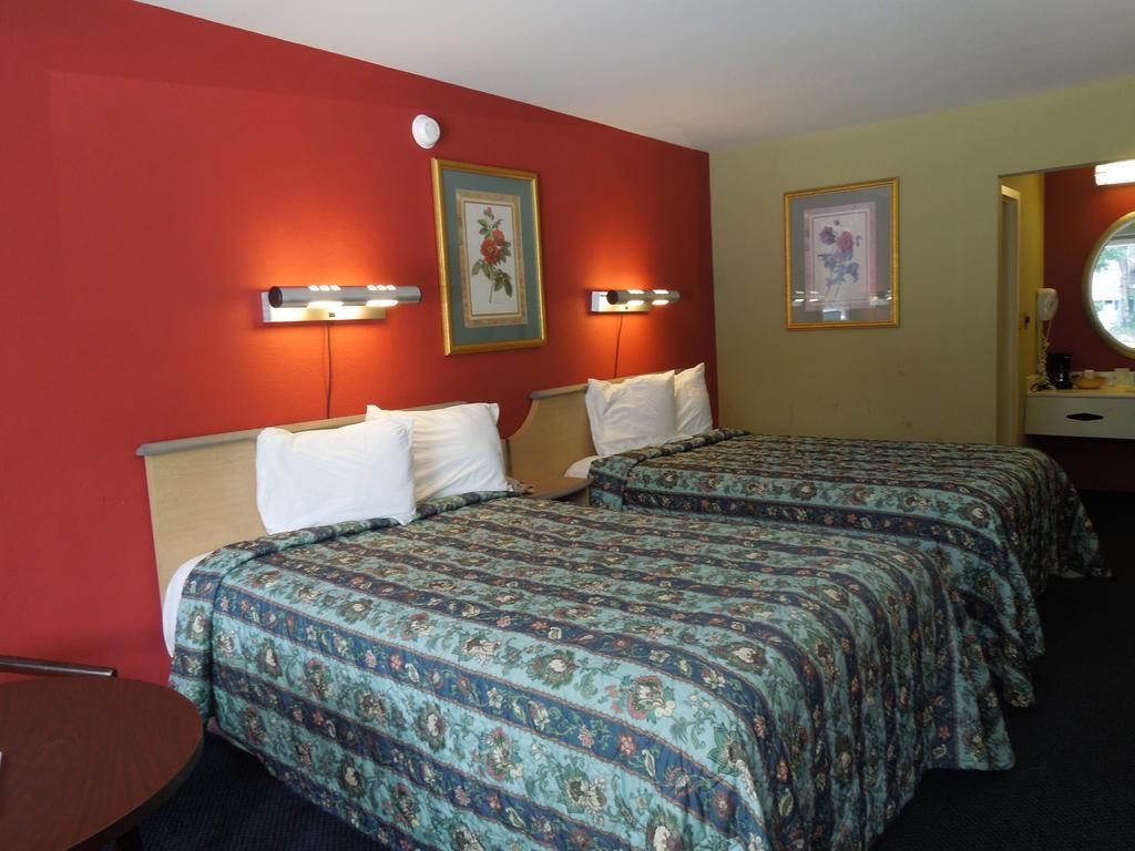 Motel Red Roof 2*