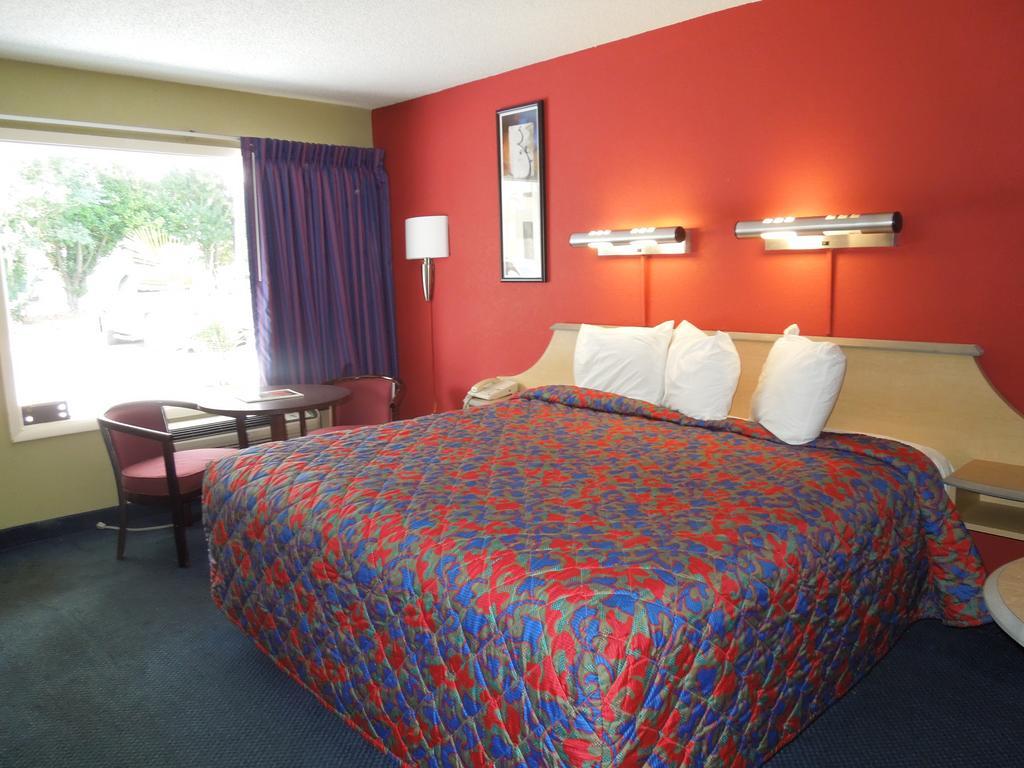 Motel Red Roof 2*