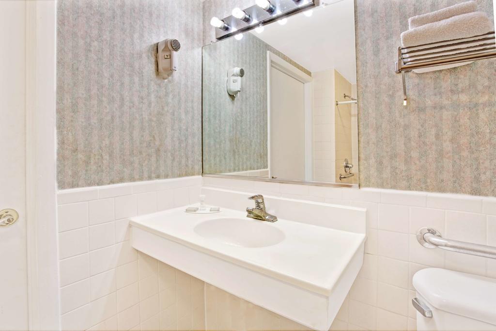 Hotel Super 8 Colonial 2*