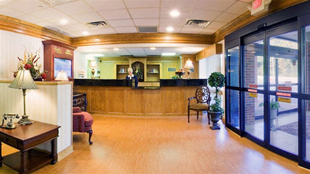Hotel Country & By Radisson, East Busch Gardens , Va