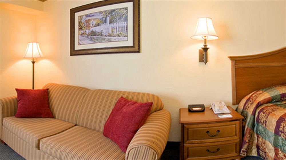 Hotel Country & By Radisson, East Busch Gardens , Va