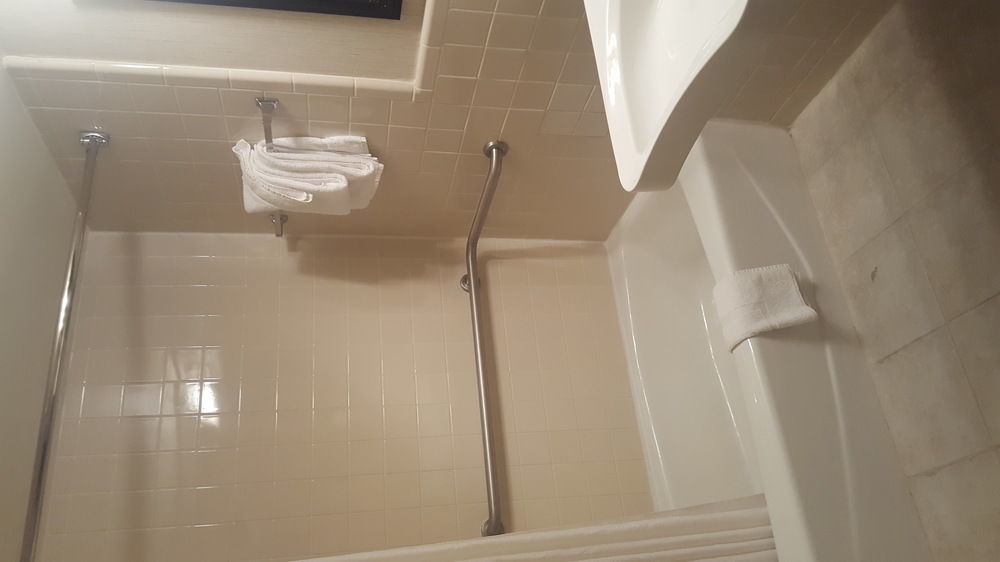 Wingate By Wyndham Hotel 2*