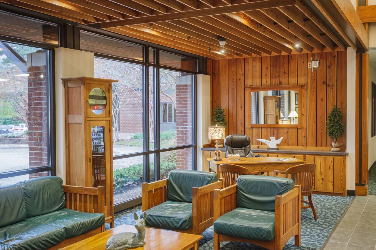 Woodlands & Suites, An Official Colonial