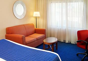 Hotel Courtyard - Busch Gardens Williamsburg