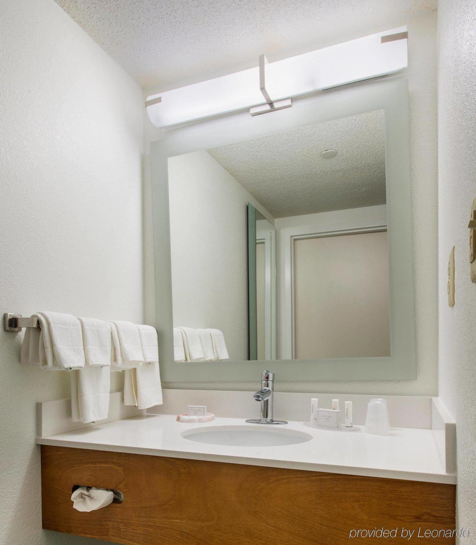 Springhill By Marriott Hotel 3*