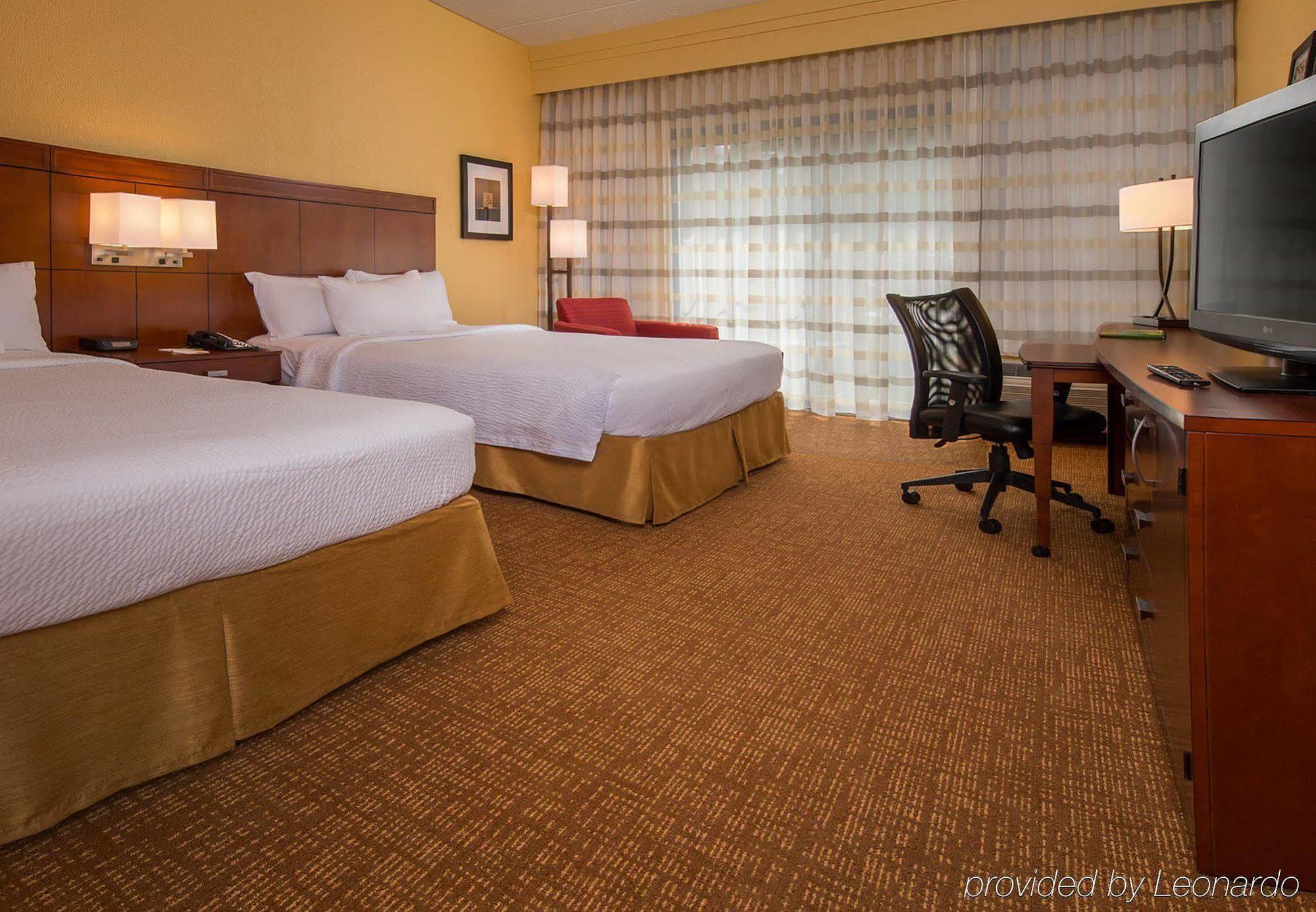 Courtyard - Busch Gardens Hotel 3*
