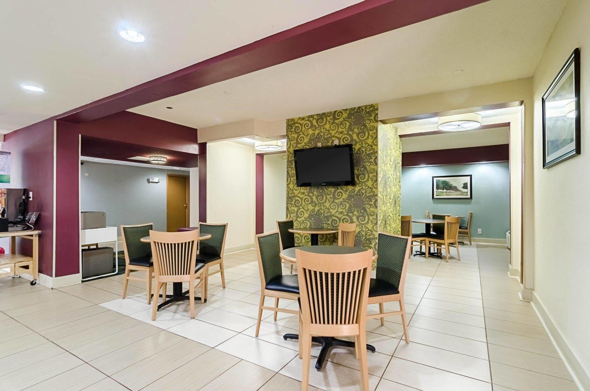 Hotel Baymont By Wyndham Williamsburg
