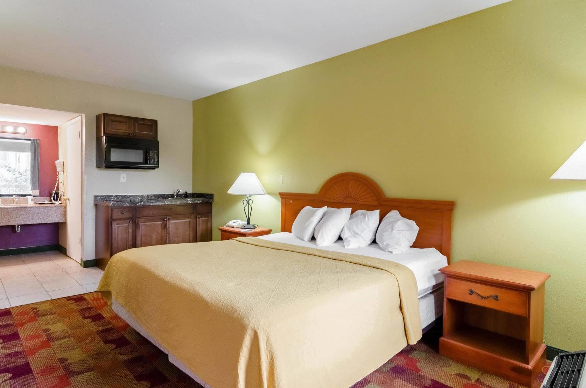 Hotel Baymont By Wyndham Williamsburg