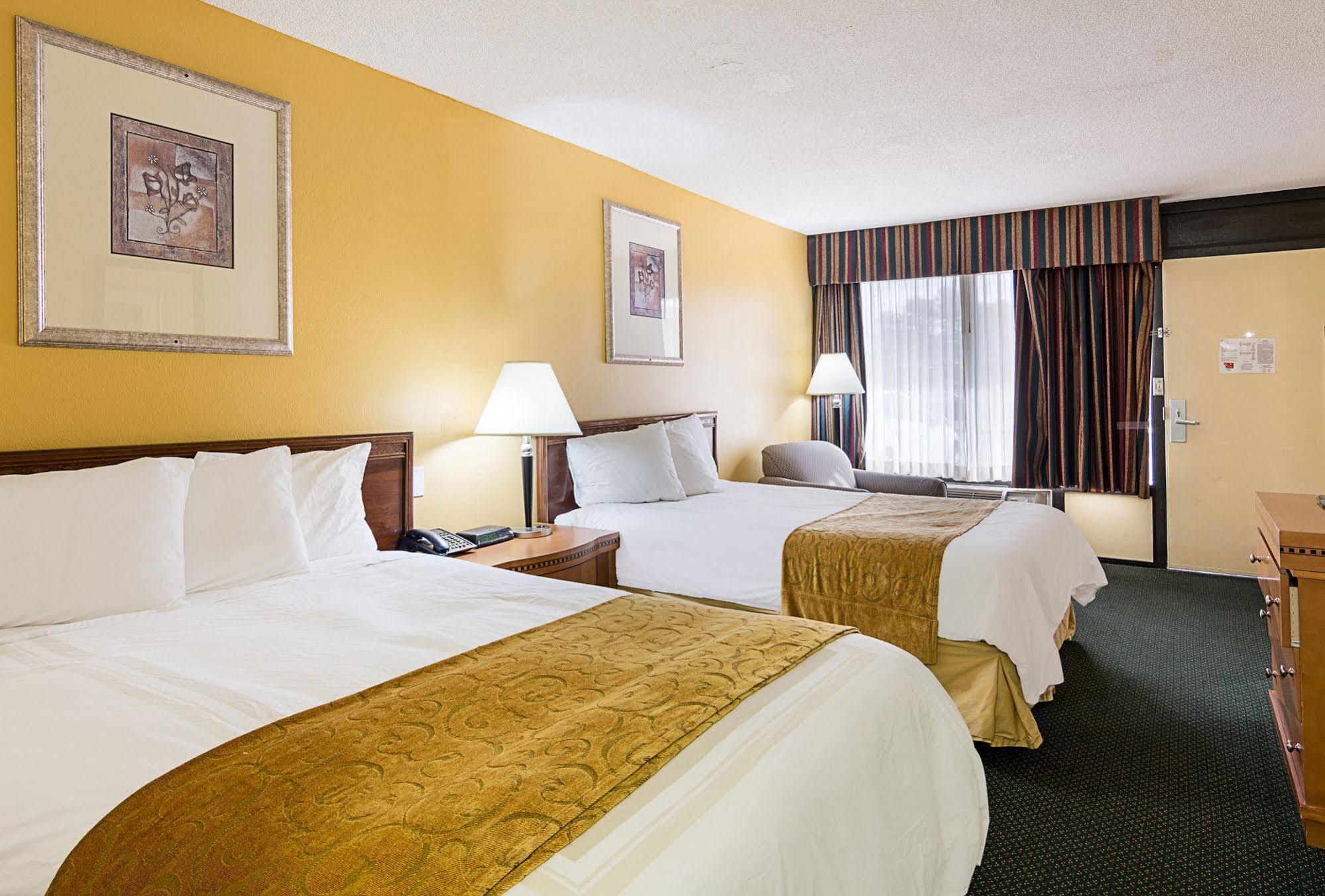 Days & By Wyndham Colonial Hotel