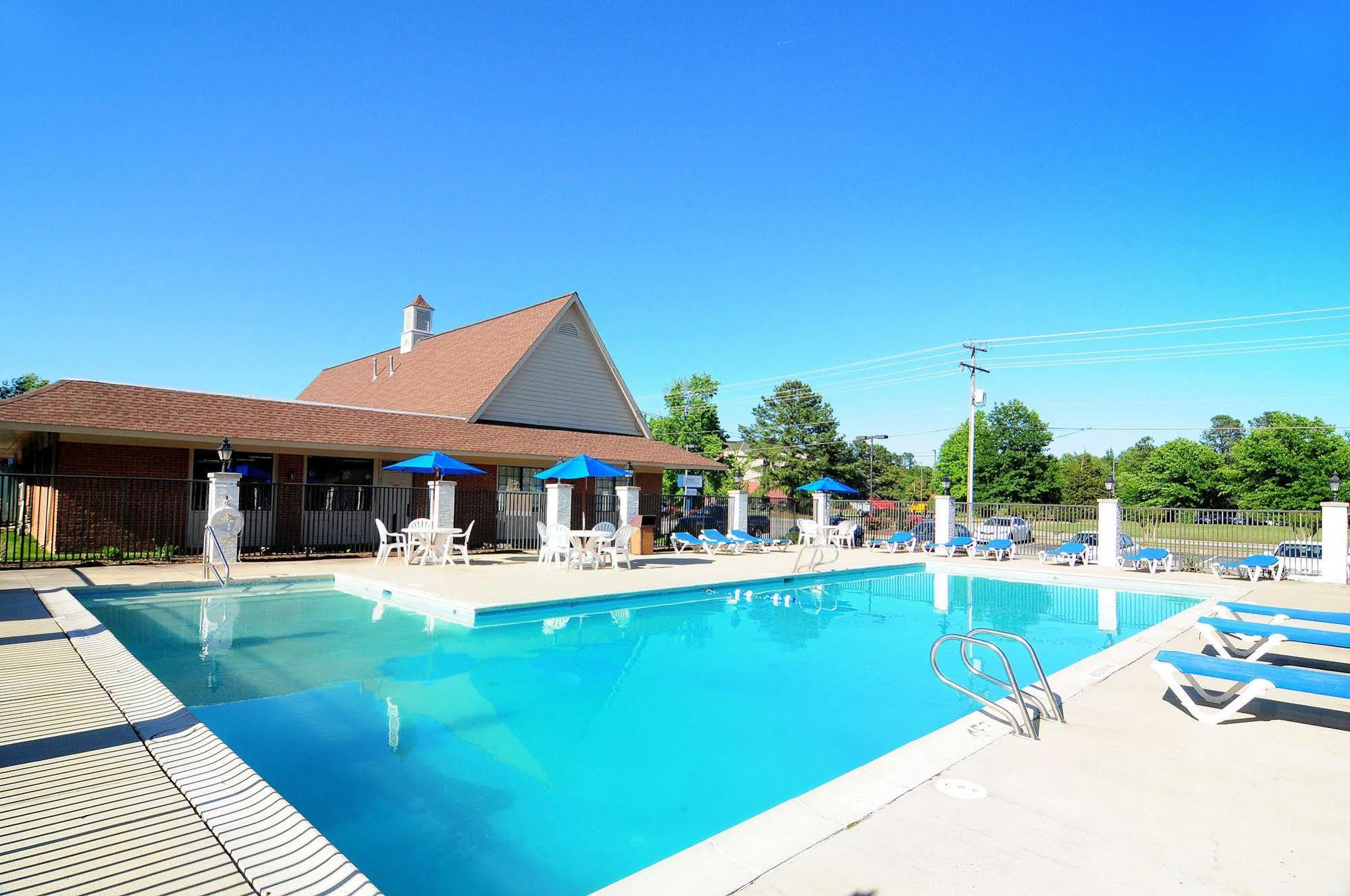 Hotel Days & By Wyndham Colonial