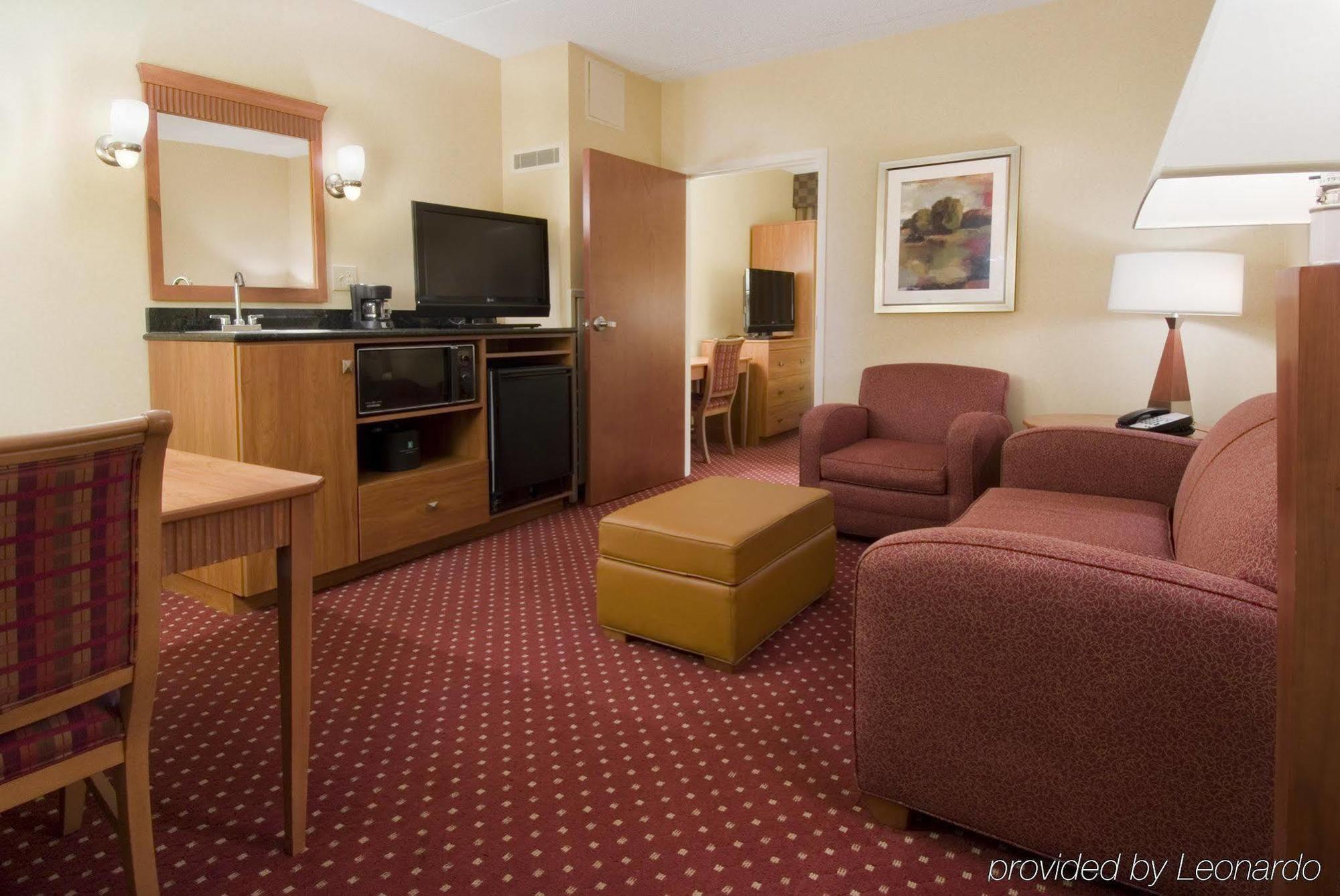 Embassy Hotel 3*