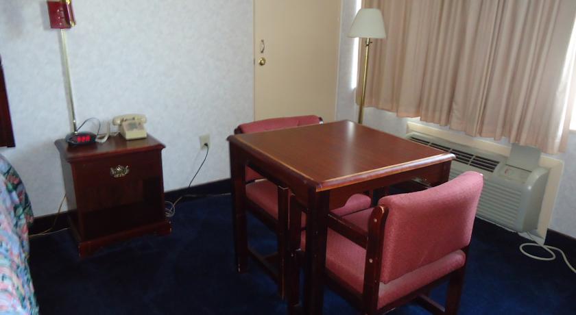 Super 8 Colonial Hotel Williamsburg