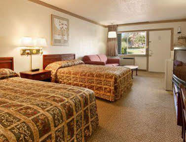 Super 8 By Wyndham Williamsburg/historic Area Hotel *