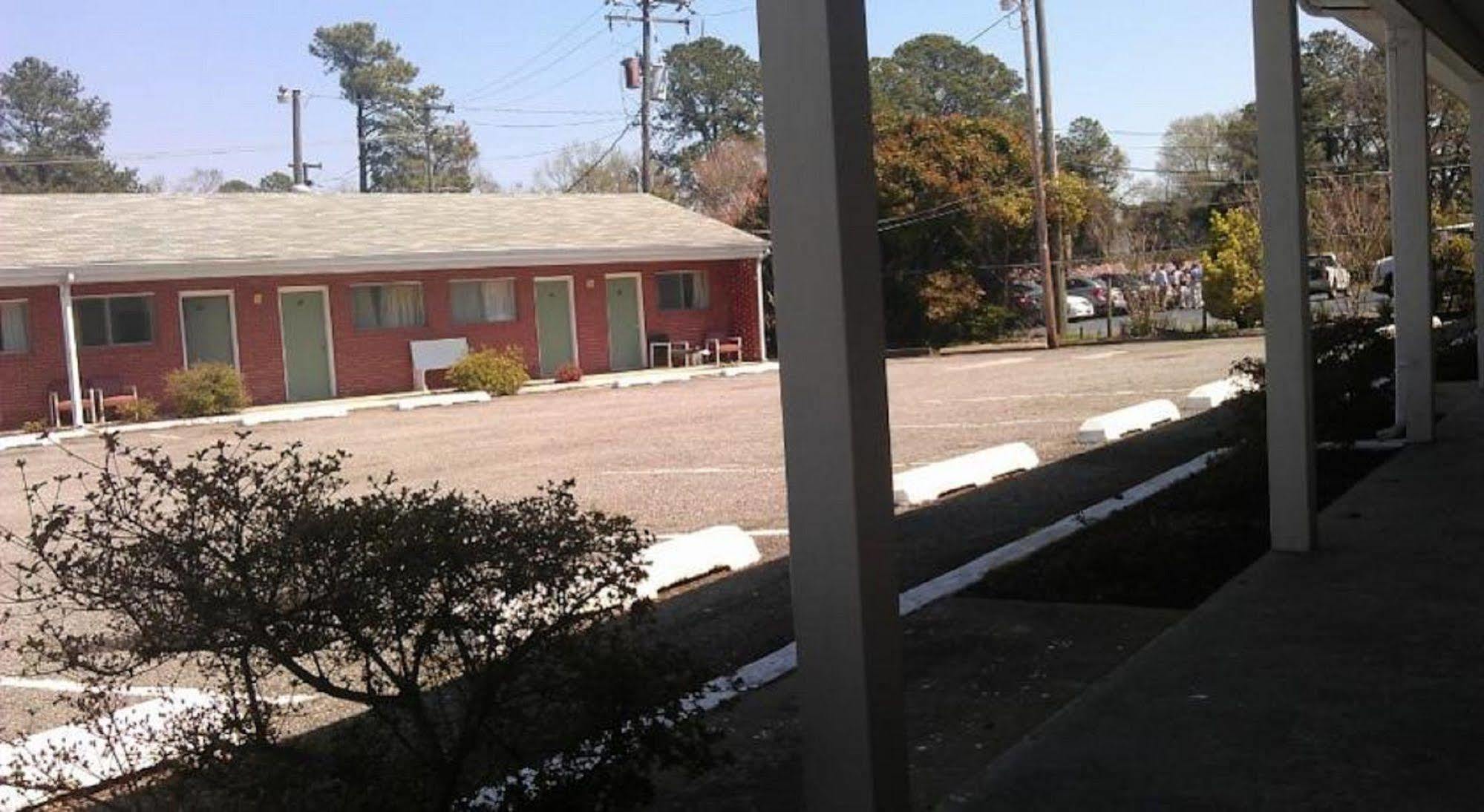 Bassett Motel 2*