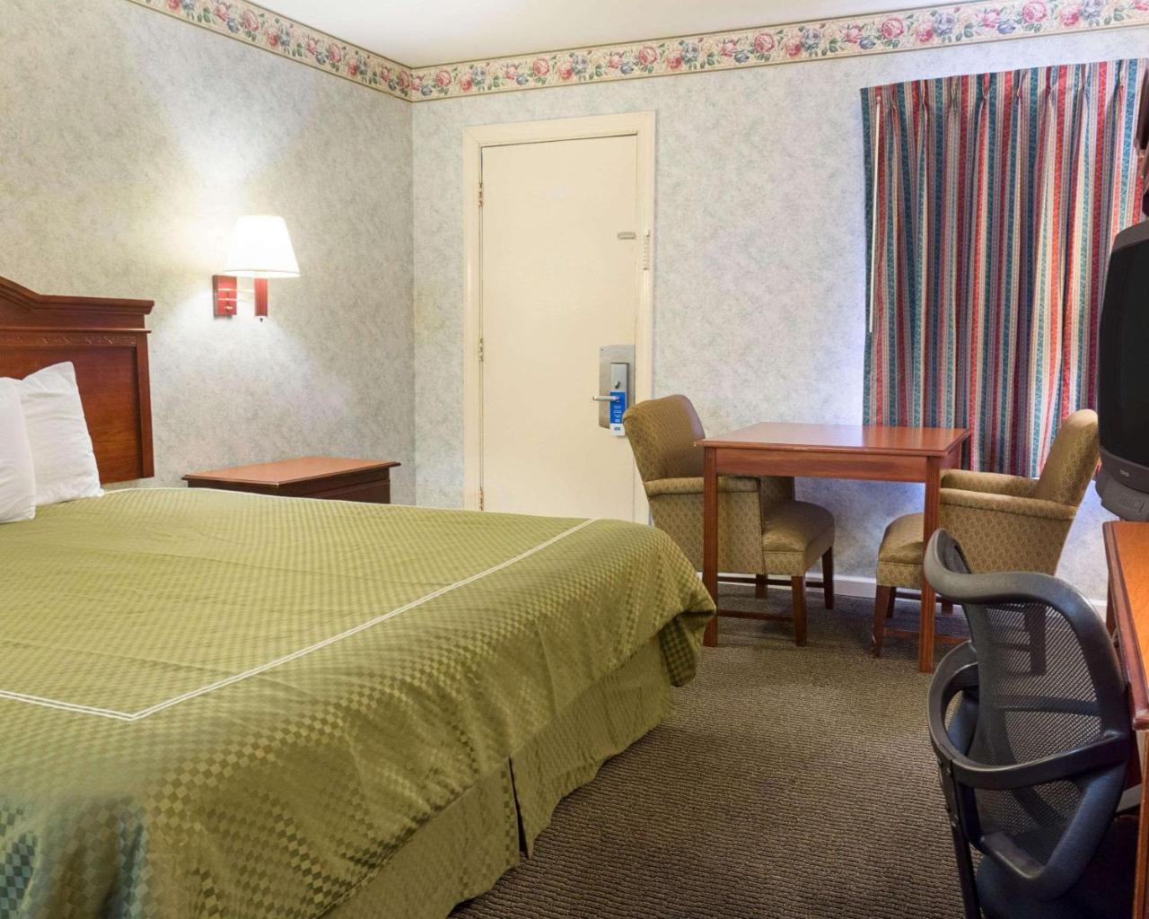 Rodeway & Hotel