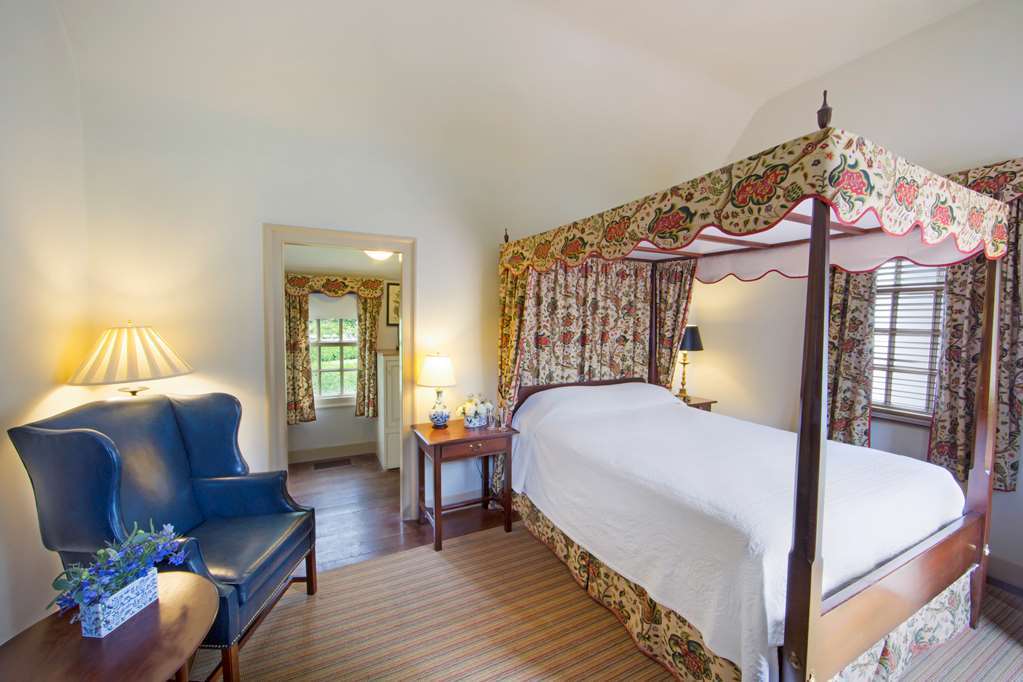 The Colonial - A Colonial
