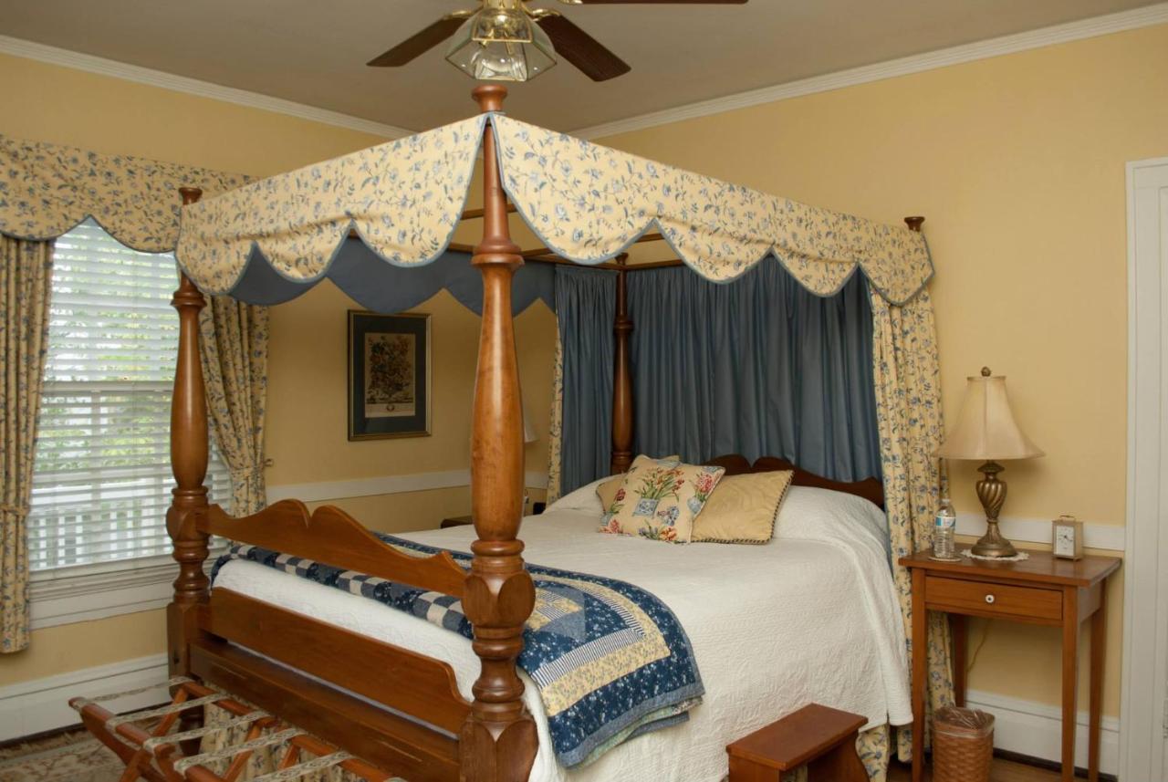 Colonial Capital Bed & Breakfast 3*