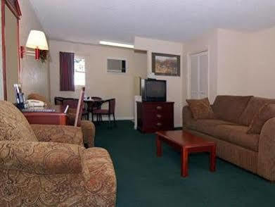 Rodeway & Hotel 2*