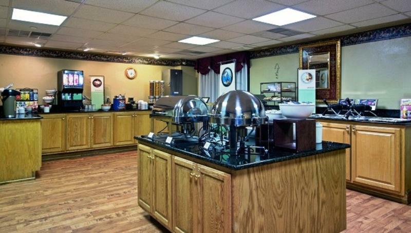 Hotel Country & By Radisson, East Busch Gardens , Va